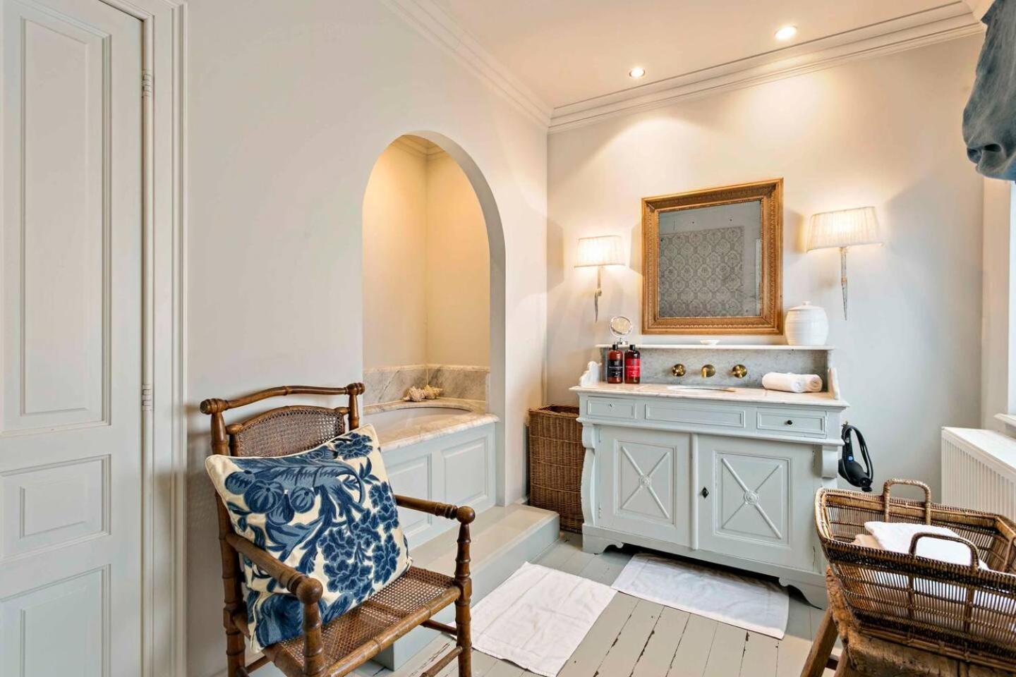 Guesthouse Groeninghe In The Centre Of Bruges Exterior photo